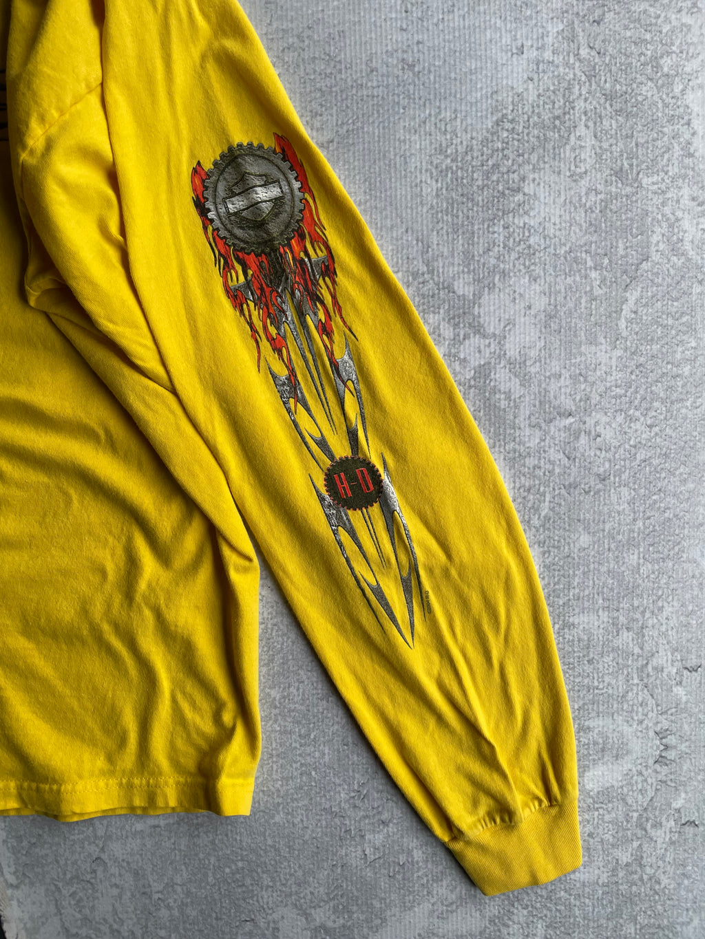 Vintage 2004 Harley Davidson Center Logo Yellow Flame Longsleeve - L