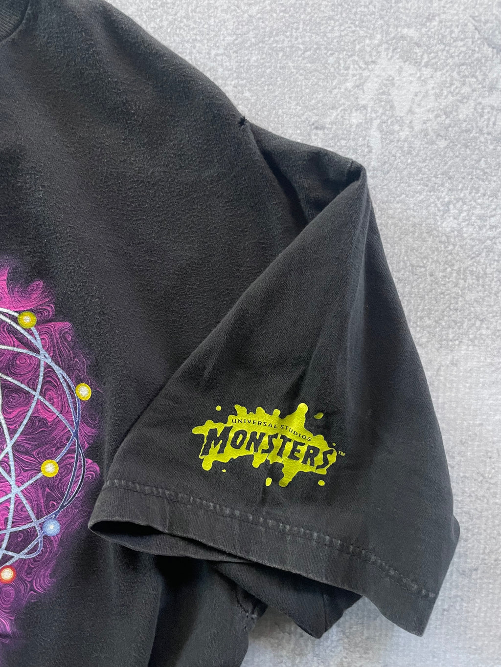 Vintage 1997 Universal Studios Monsters Island Earth Alien Tee Shirt - M