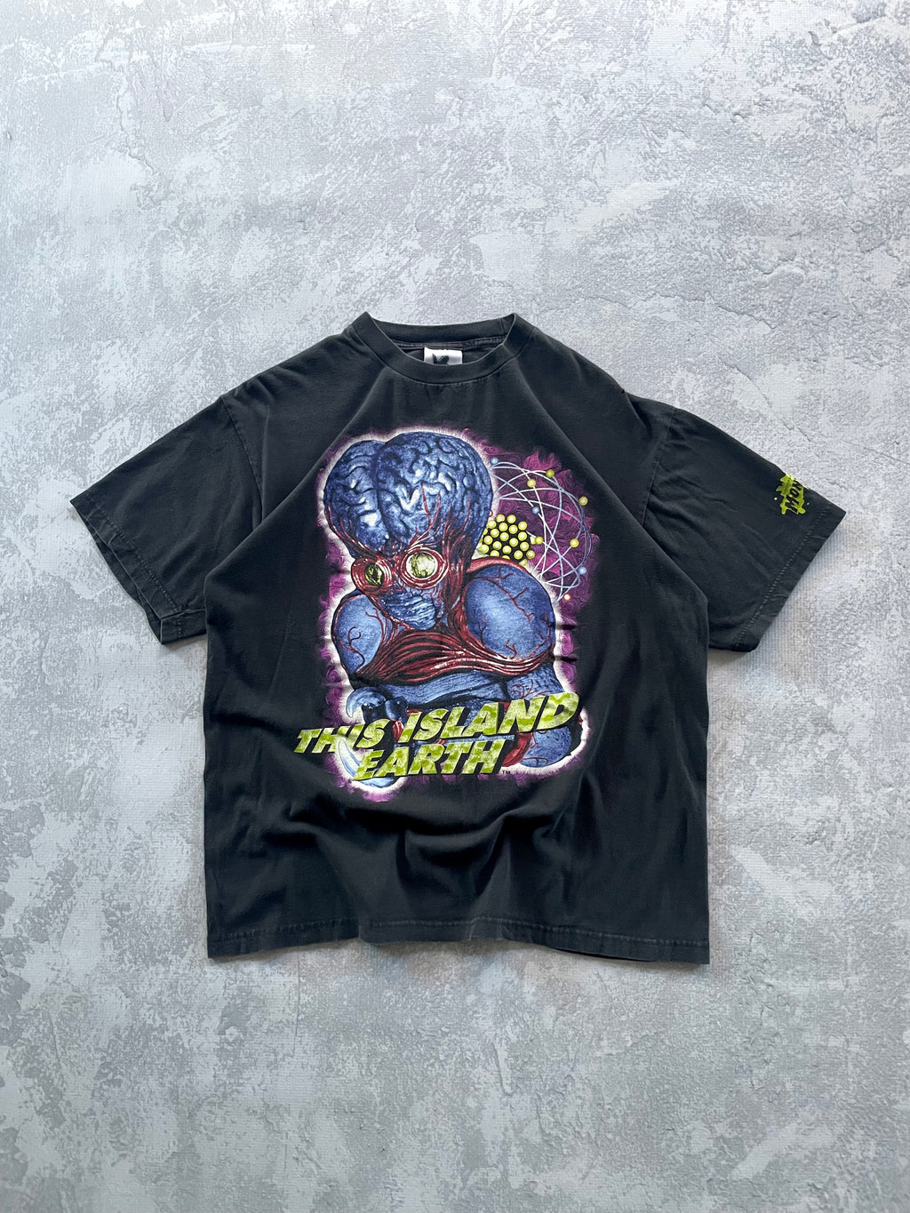 Vintage 1997 Universal Studios Monsters Island Earth Alien Tee Shirt - M