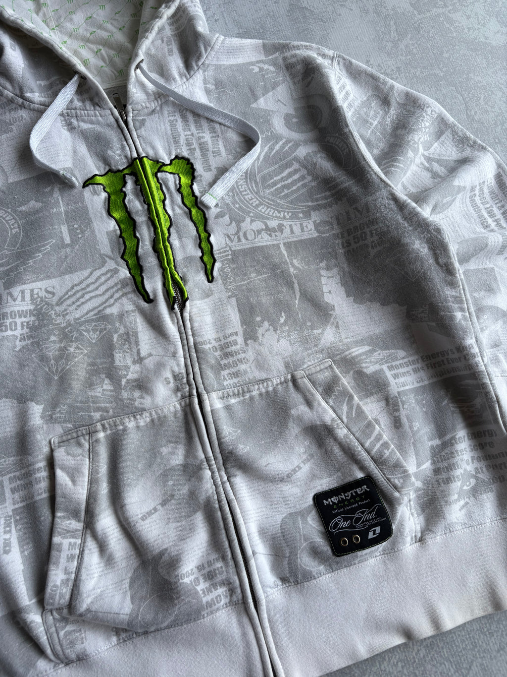 Vintage Y2K 2000s Monster Energy White AOP Zip Up Hoodie - L