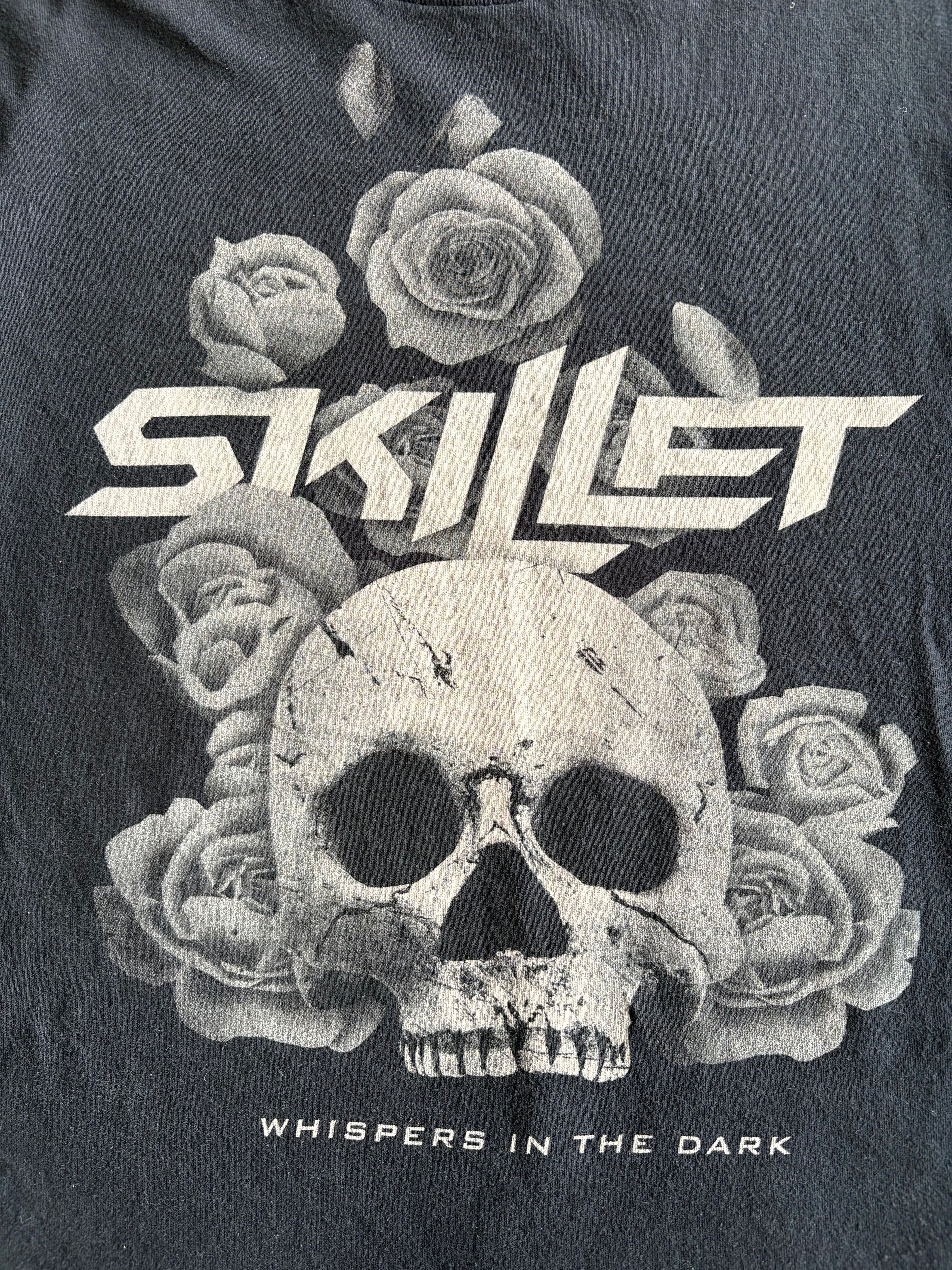 Y2K Skillet Whispers in the Dark Skull Rock Band Tee Shirt - L